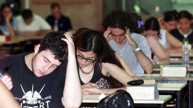 Scuola, blitz degli studenti a Cagliari contro le prove Invalsi 