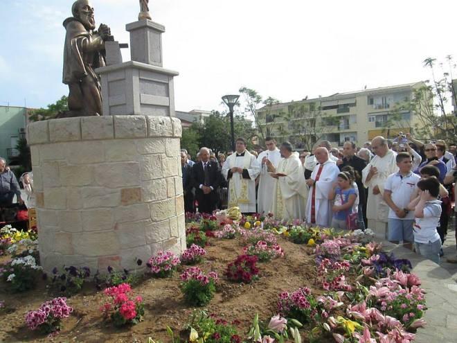 Sestu, una statua dedicata a Sant'Ignazio da Laconi 