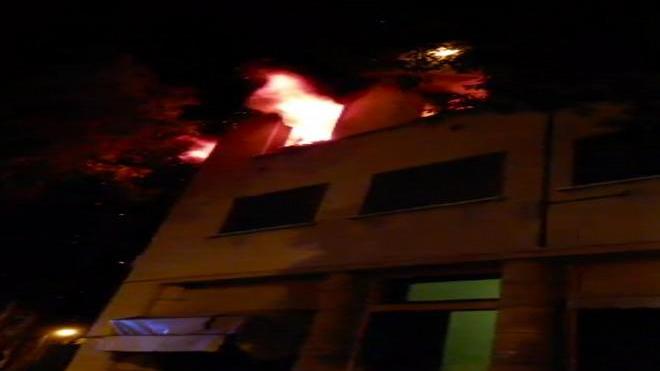 Rogo in via Monte Grappa quattro anziani intossicati