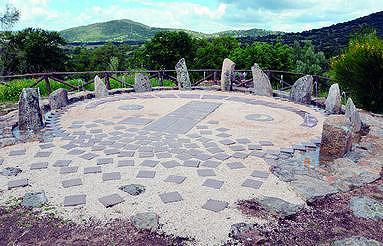 IL SOLE, LA LUNA, LE STELLE Una meridiana a Olzai. Il piccolo centro barbaricino come il magico Stonehenge 