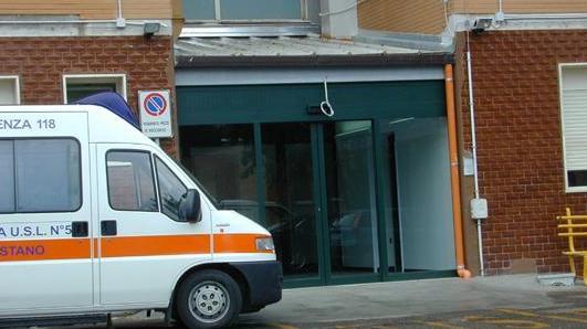 Operaio ferito a Santa Giusta, è caduto da due metri d’altezza