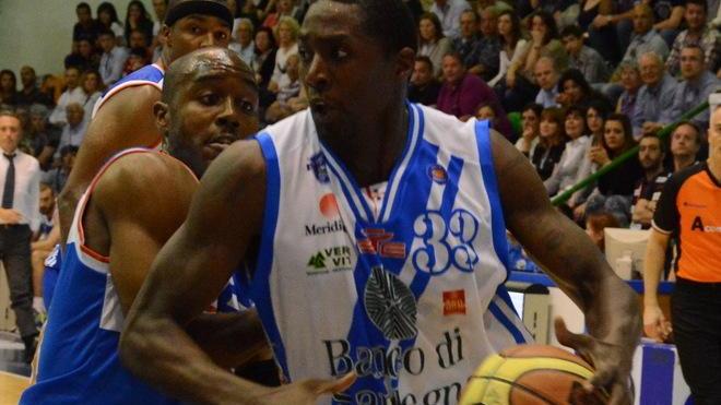 Lo squalo Thomas rompe l’incantesimo «Sì, sono tornato»