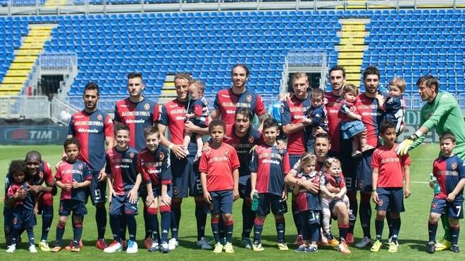 L’abbraccio della «Nord» per l’ultima volta di Cossu