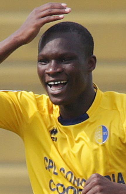 Babacar si toglie l’ultimo sfizio e guida l’Apecar dei sogni 