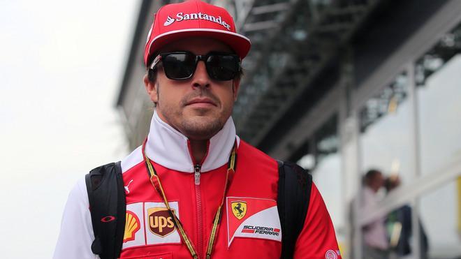 Lewis parte in pole e resta in vetta tutta la gara