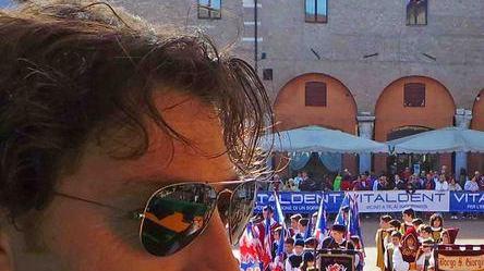 Mandateci le foto del palio
