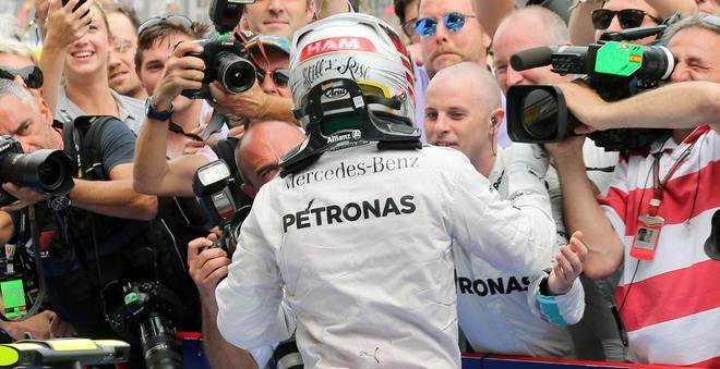 Dominio Mercedes: Hamilton è il leader 