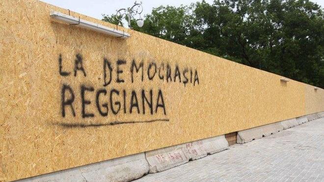 Scritta anonima sul muro del park