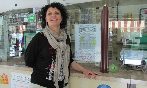 Super fortunato gratta e vince 100mila euro 