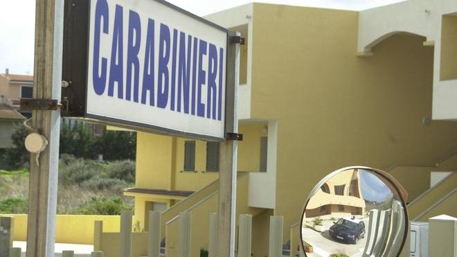 Con il coltello minaccia la convinvente e i carabinieri, arrestato