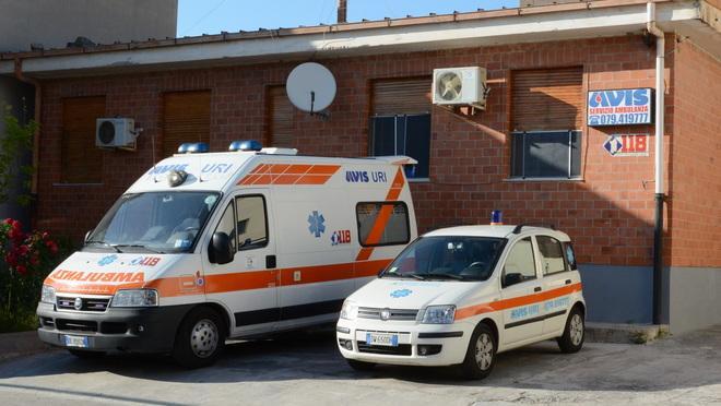 Accoltellato al torace: «Pulivo i carciofi e mi sono ferito» 