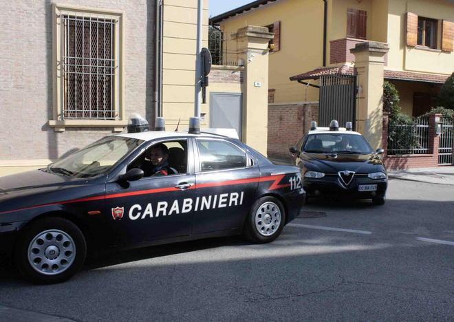 Litigio al bar finisce a coltellate 