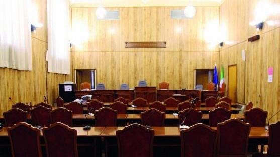 Minaccia la mamma e la rapina di venti euro