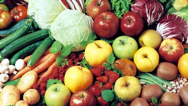 Guerra aperta agli abusivi della frutta e della verdura 