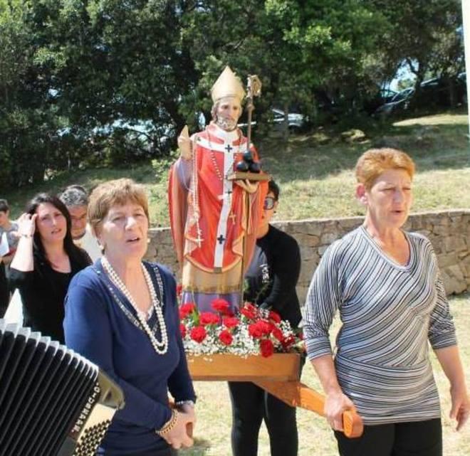 Riti religiosi e pranzo tipico, pienone alla festa campestre