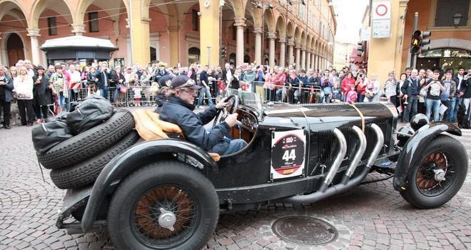 Sveglia presto per vedere la Mille Miglia 