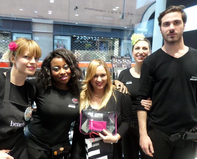 Robyberta, lezione sul make-up dell’estate - FOTO