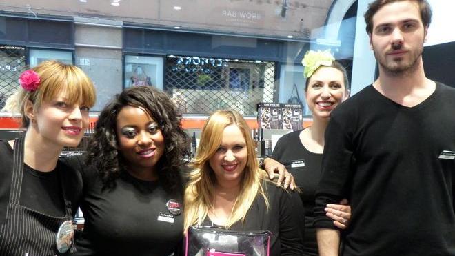 Robyberta, lezione sul make-up dell’estate - FOTO