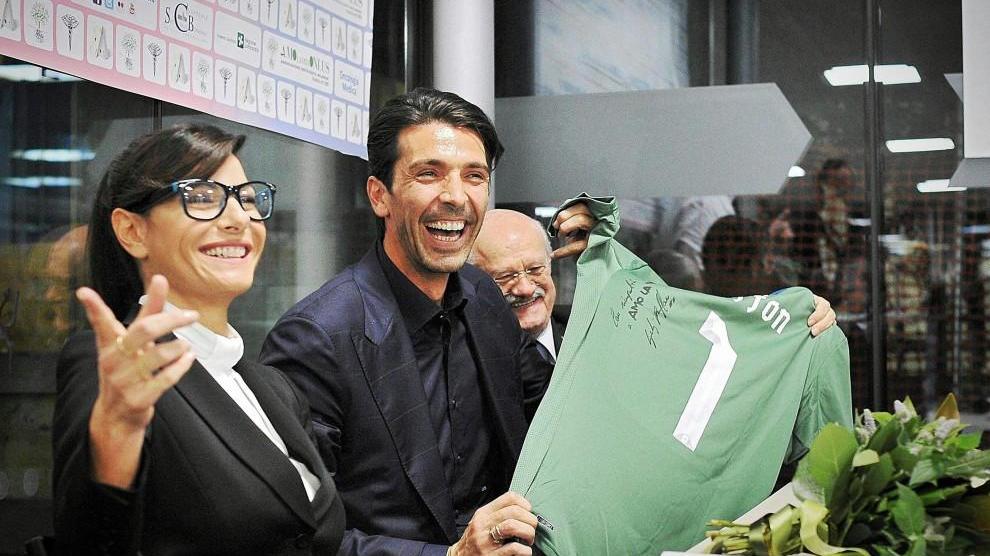 Buffon-D’Amico: il settimanale Chi svela la notte d'amore