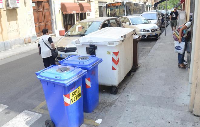 Con la Jaguar investe un cane e sputa in faccia alla padrona 