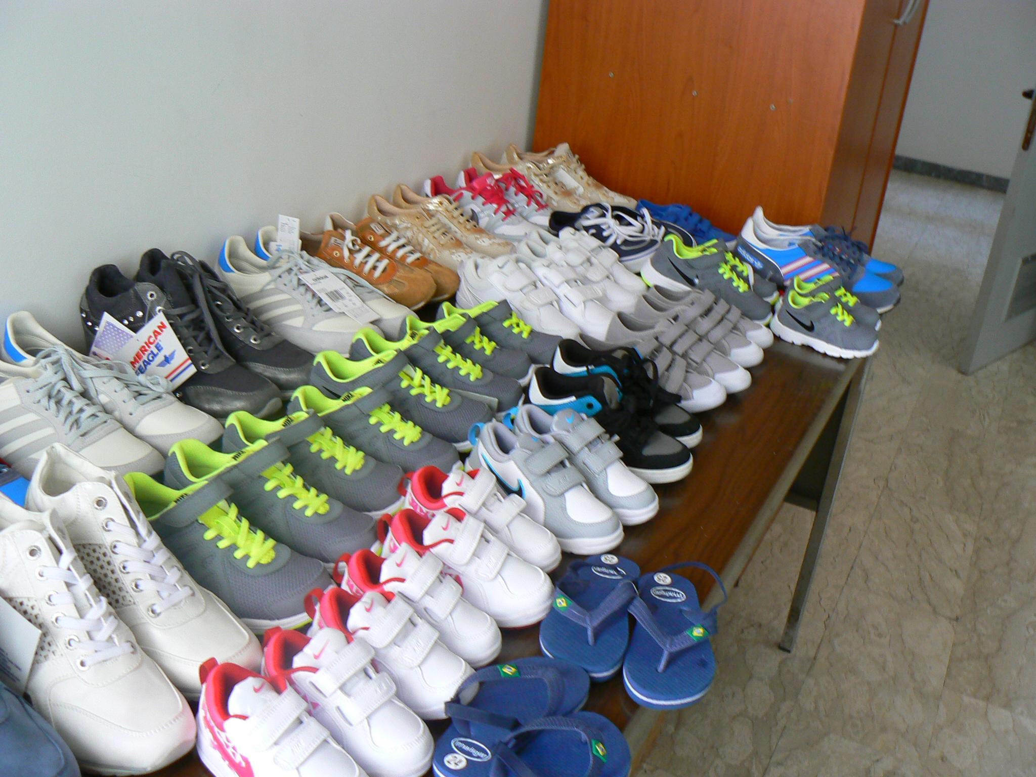 Scarpe di marca rubate e nascoste in un garage, denunciato un ventenne 