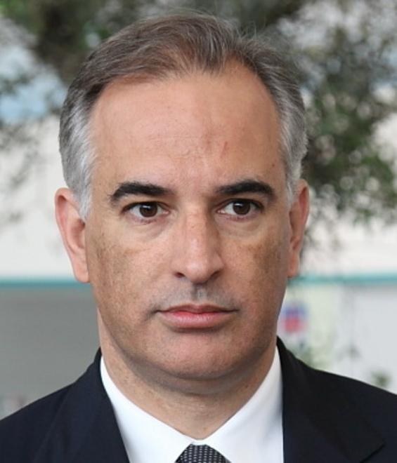 Pili: «Questa scelta è un atto folle» Scanu: «Decisione lungimirante»