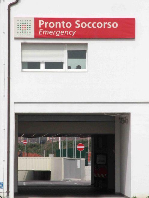 Cade da un’impalcatura, è grave 