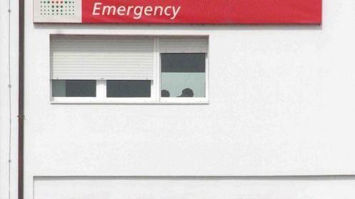 Cade da un’impalcatura, è grave