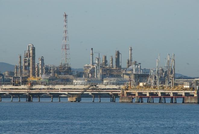 Metano, sì ai rigassificatori a Porto Torres e nel Sulcis 