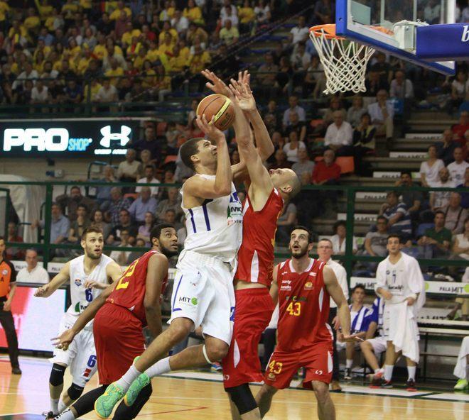 Una mezz’ora da incubo poi esplode la Mobyt 