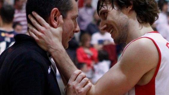 Confusione e aggressione La Fossa contro i giocatori