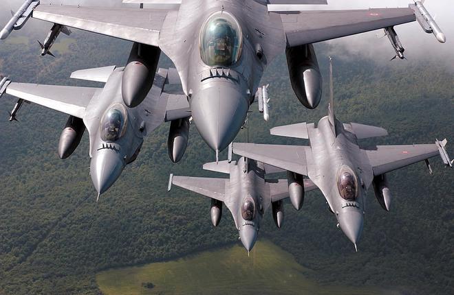 Il “bang” supersonico di due jet militari fa scattare la paura terremoto