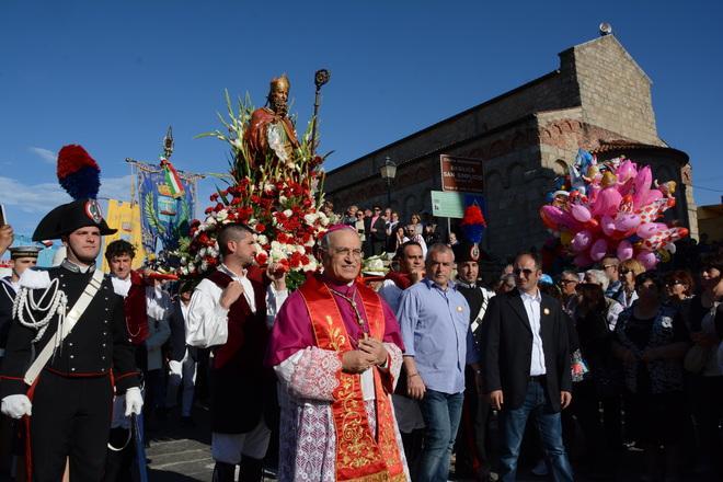 San Simplicio, una grande festa di colori baciata dal sole 