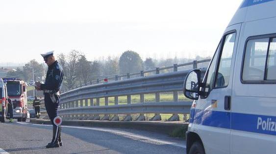 Mirandola, scontro auto-moto: un 24enne è grave in ospedale