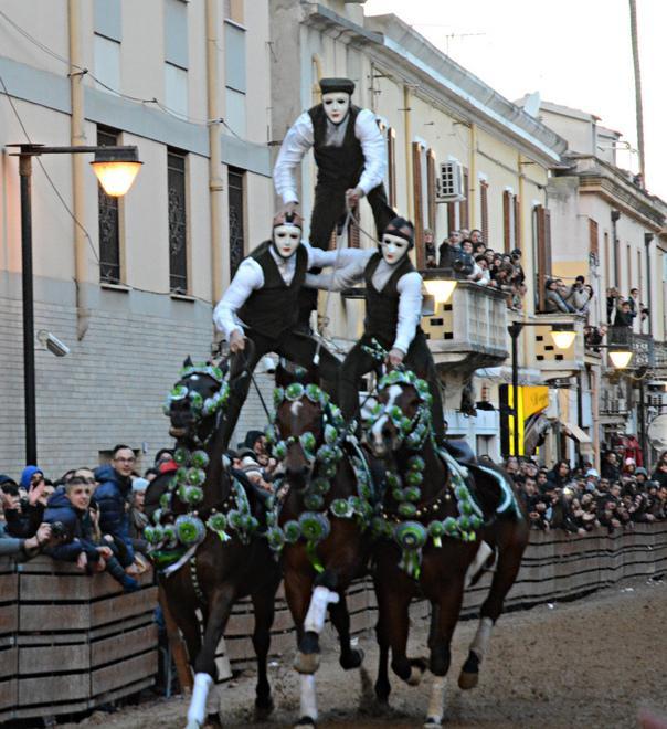 Per dare un aiuto alla Sartiglia si può devolvere il 5 per mille