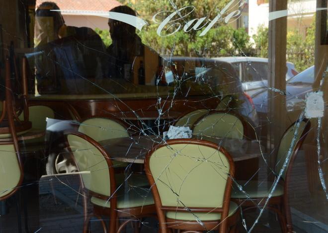 Una bomba devasta il bar “La dolce vita” 