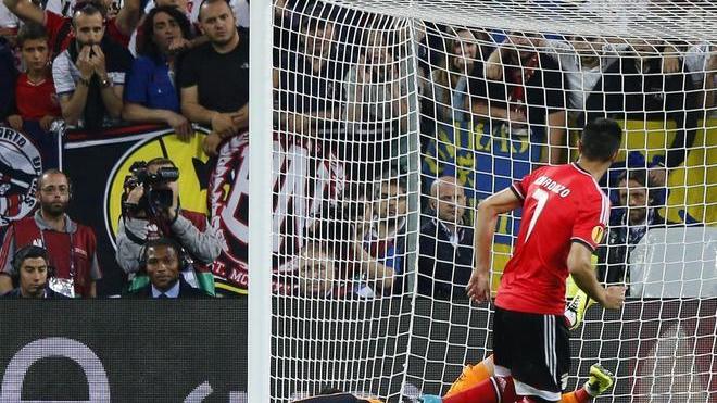 Maledizione Benfica, il Siviglia trionfa ai rigori