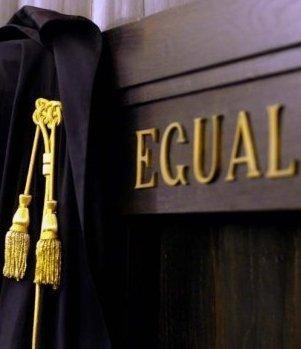 Assilla la ex, a processo per stalking