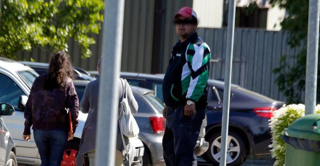 Nuovo giro di “posteggiatori” davanti ai Poliambulatori