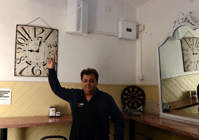 Rapina fallita, i fumogeni accecano i malviventi 