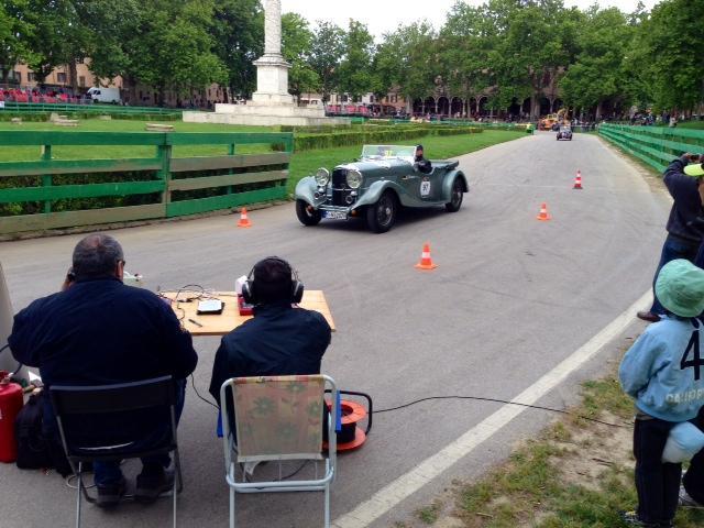 Ferrari, auto storiche e... fuori percorso: ecco la Mille Miglia 