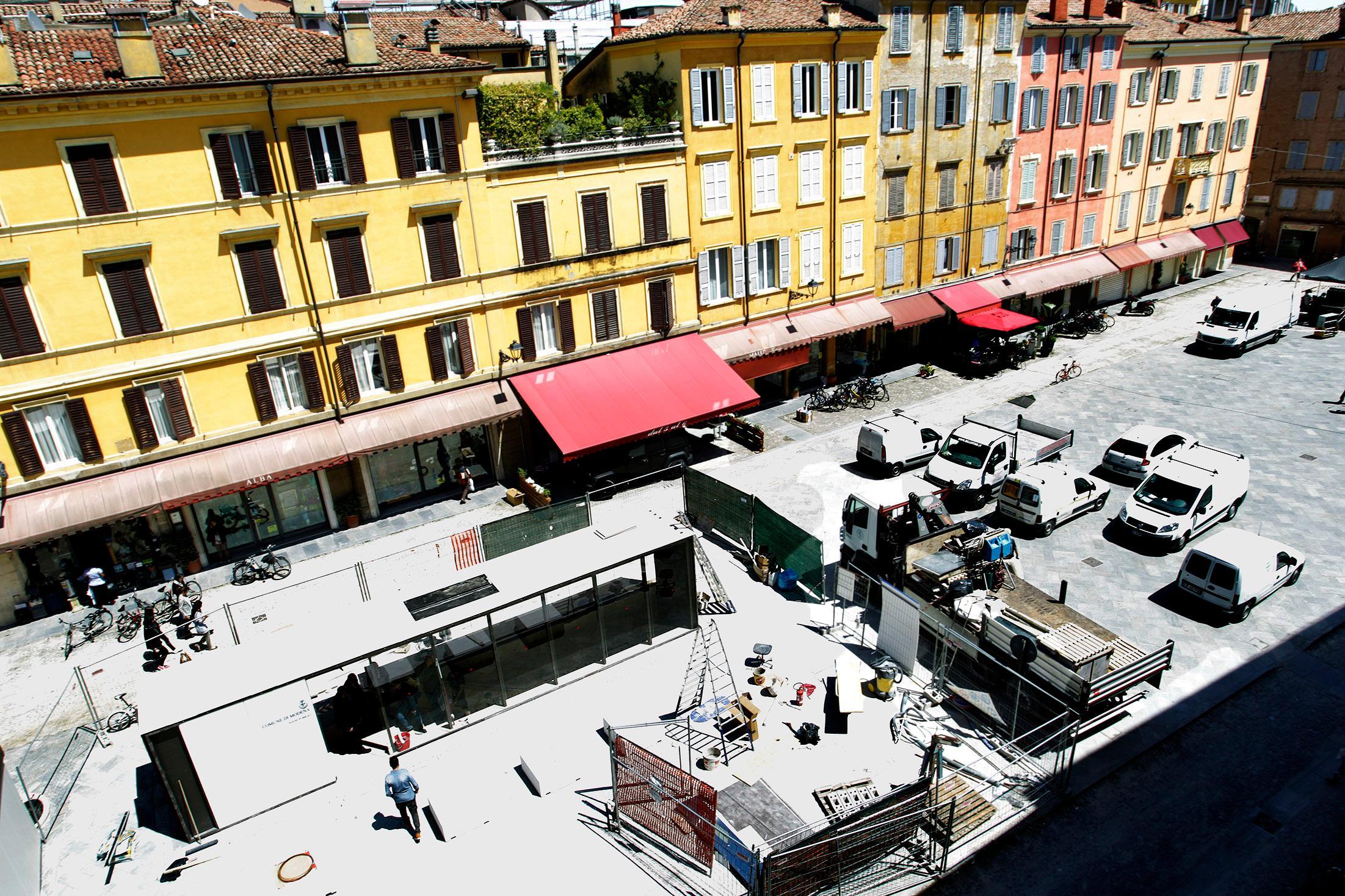Un bagno e maxi pensilina per piazza XX Settembre - VIDEO - FOTO