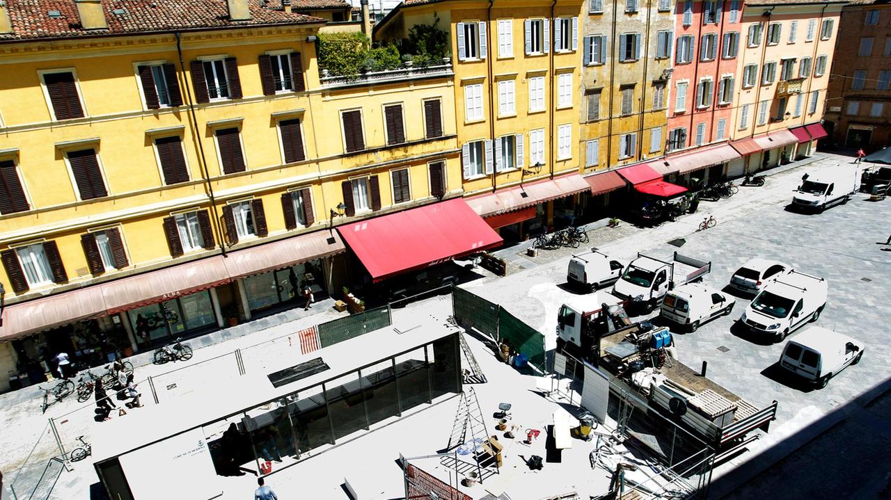 Un bagno e maxi pensilina per piazza XX Settembre - VIDEO - FOTO