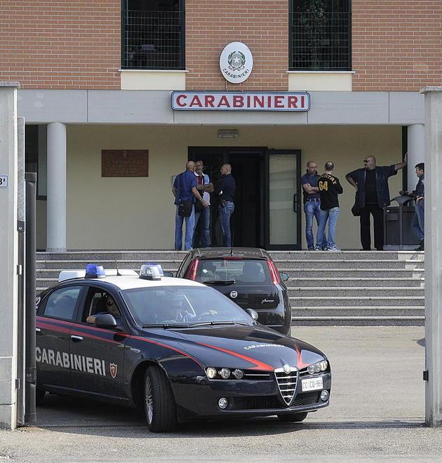 Ammanetta e sequestra la figlia ribelle 