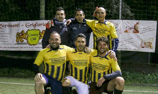 Il trofeo all’Autocarrozzeria Marras