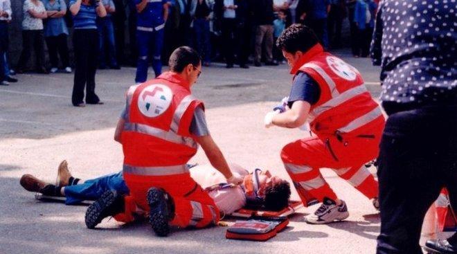 Ploaghe, la Croce Gialla insegna a usare i defibrillatori