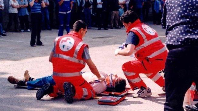 Ploaghe, la Croce Gialla insegna a usare i defibrillatori