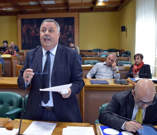Rotatoria della discordia, duro scontro in Consiglio 