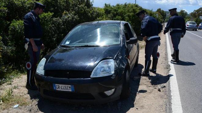 Fuori strada con l’utilitaria, ferita una ragazza olbiese