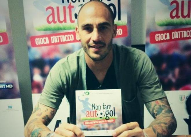 Cannavaro con gli alunni del Morante